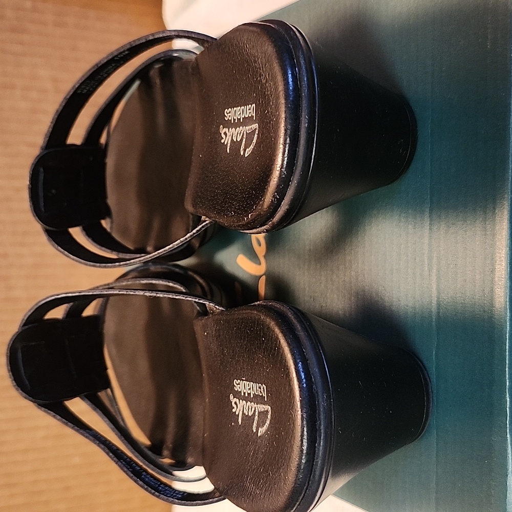Clarks Women's Black Leather Sandals Size 10 Med - Picture 5 of 6